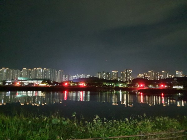 안산 화랑저수지의 멋진 야경(사진,경기종합뉴스)