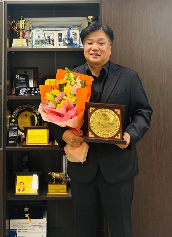 양우식 위원장, 일간기자단 선정 ‘경기발전 그랜드 마스터상’ 수상