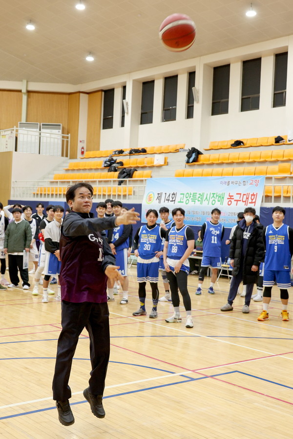 제14회 고양특례시장배 농구대회 개최…이동환 고양시장 시투