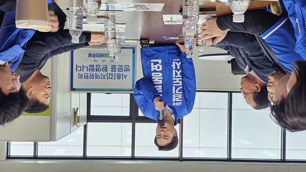 김동연 경기도지사 예비후보가 시흥갑지역위원회를 방문해 인사말을 하고 있다.(사진,경기종합뉴스)