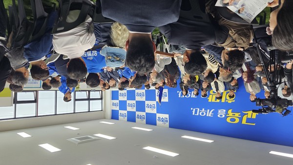 김동연 경기도지사 예비후보가 시흥갑지역 당원들과 간담회를 갖고 있다.(사진,경기종합뉴스)